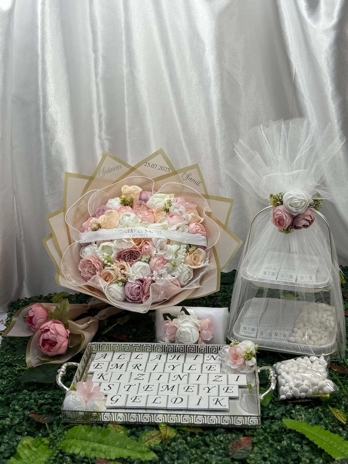 Şakayık Buketi Katlı Sunumluk ve İsteme Tepsisi – 3’lü Set