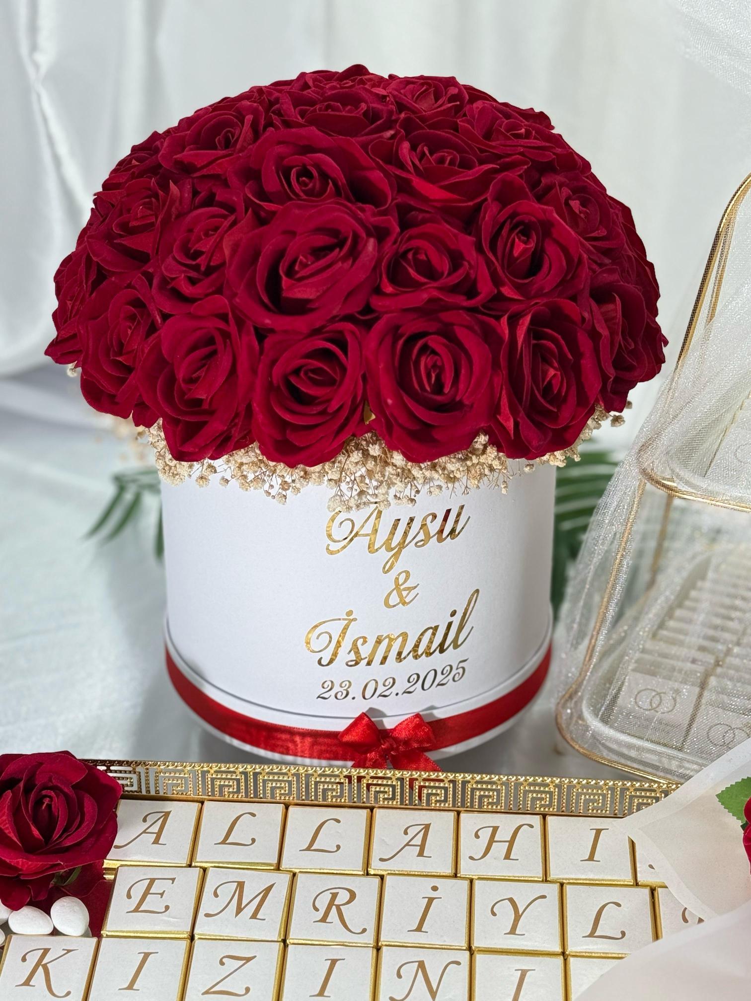 3’lü İsteme Seti - 41 Gül & 80 Çikolata & Sunumluk & Tepsi
