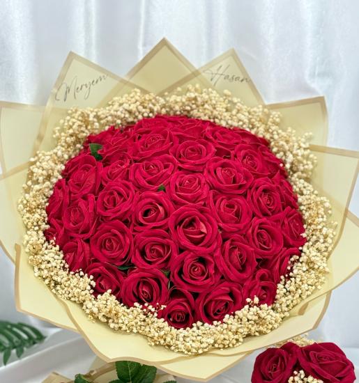 Kırmızı Gül Buketi – Aşkın ve Tutkunun Simgesi