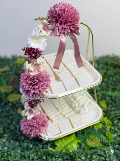Pembe Çiçekli 2 Katlı 80 Çikolata