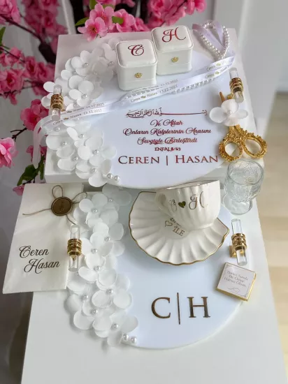 Beyaz Çiçekli Pleksi Tepsi Seti