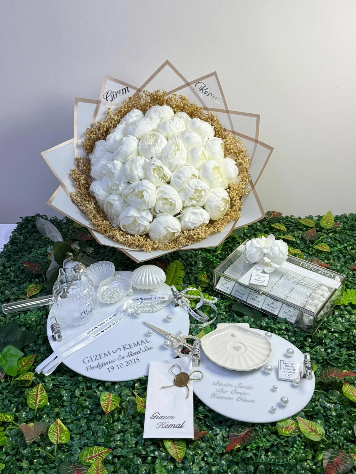 30’lu Şakayık Buketi Tam Set – Çikolata & Tepsi & Aksesuarlar
