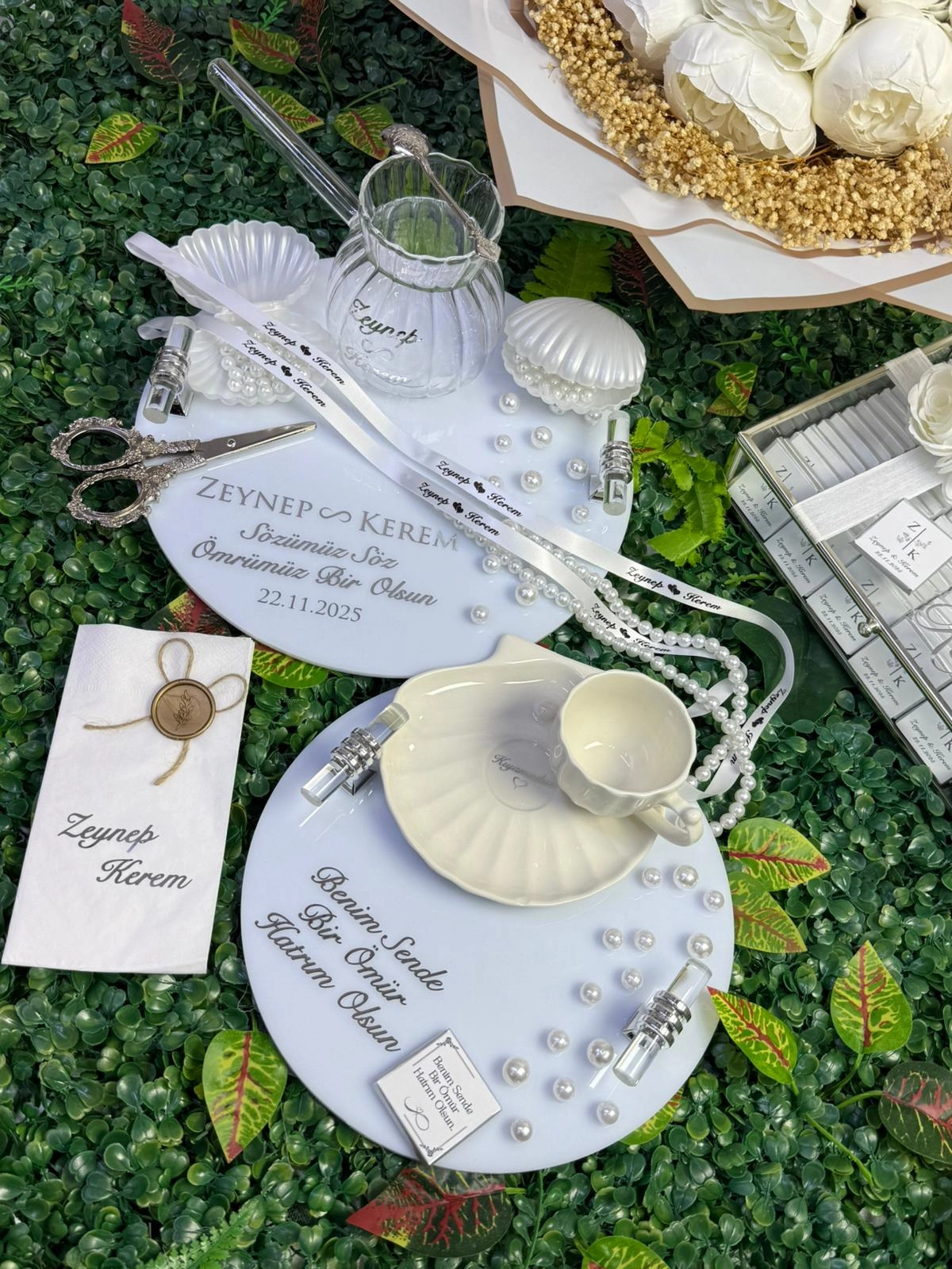 Beyaz Şakayık Aranjmanı ve Söz & İsteme Tam Set – 4’lü Özel Paket